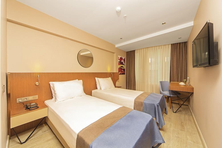Bedroom 3, Redmont Hotel, Beşiktaş