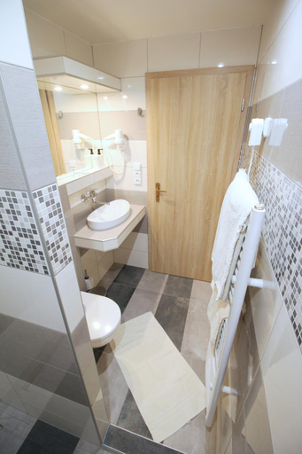 Bathroom 3, U Admirala, Kladno