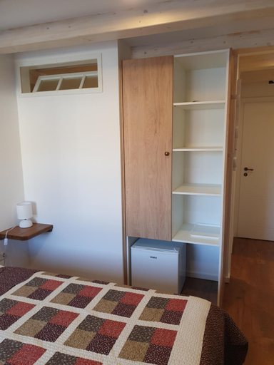 Others 5, Room CS Cres, Cres