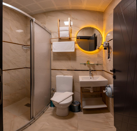 Bathroom 5, White Palace Hotel, Bakırköy
