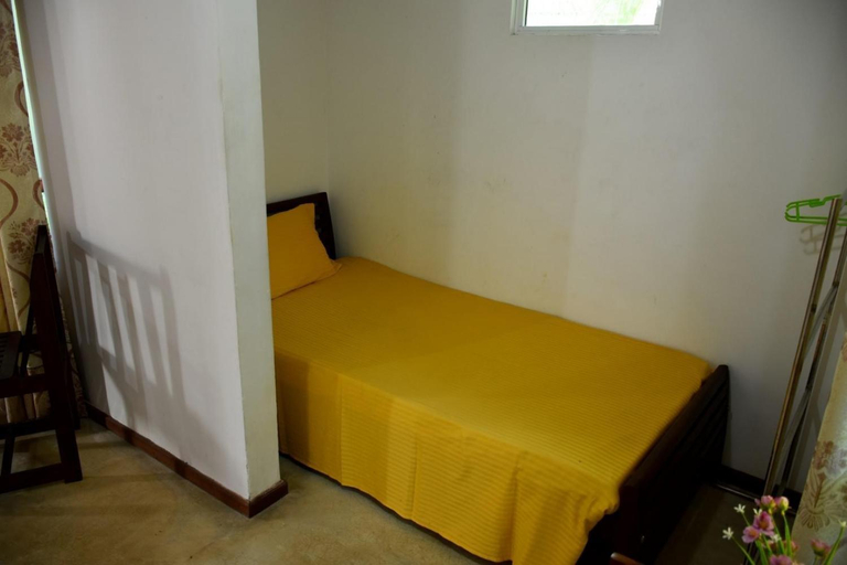 Bedroom 2, Silver Villa, Galle Four Gravets