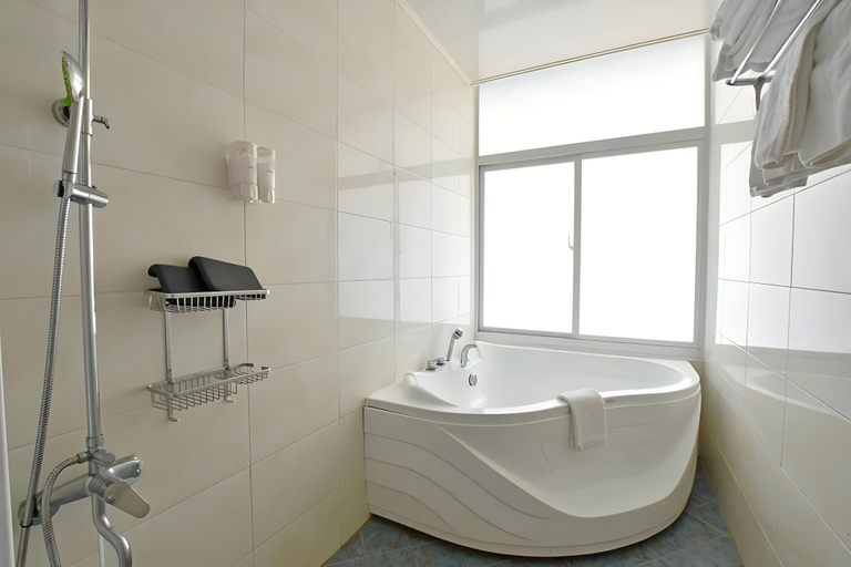 Bathroom, Kenting No.213 Hall, Pingtung