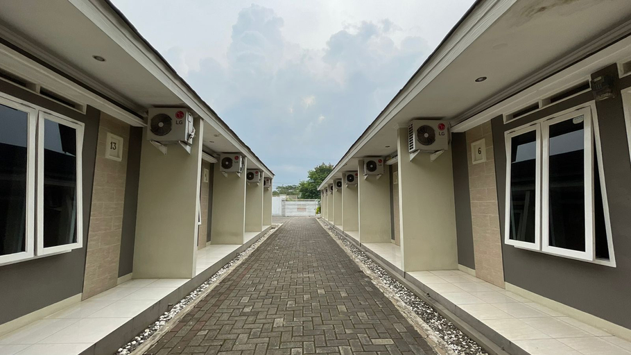 Exterior 2, Syukur Syariah Guest House, Purwakarta