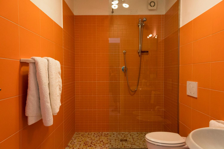 Bathroom 2, Marigold, Trento