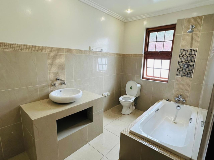 Others 4, Casa Bedfordview, City of Johannesburg