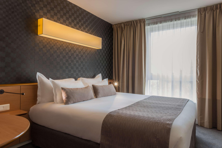 Bedroom 2, Best Western Plus Paris Saclay, Yvelines