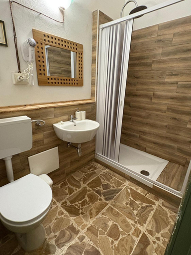 Bathroom 2, Vittorina's Home, Sassari