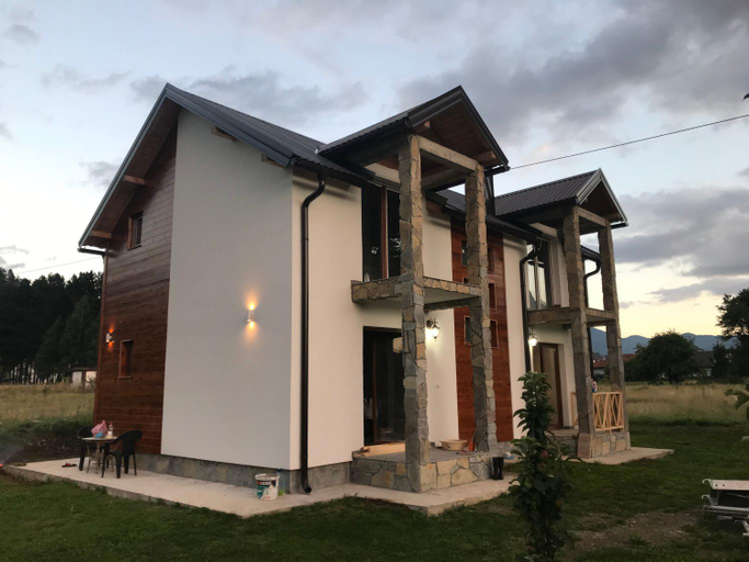 Others 4, Chalet Montenegrina with jacuzzi