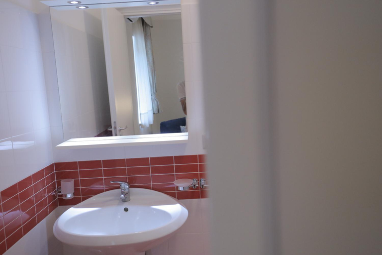 Bathroom 3, Colibri, Cosenza