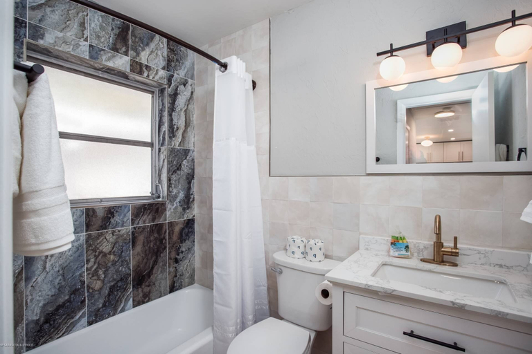 Bathroom, Jamaica Royale Beach Get-a-way, Sarasota