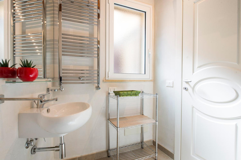 Bathroom 2, Santa Cecilia Apartment by Wonderful Italy, Palermo