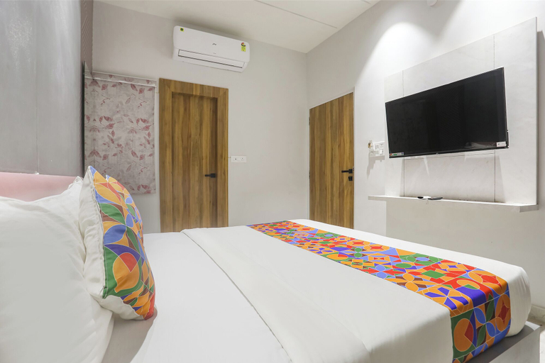 Room 4, Fabhotel Gurukripa, Mathura