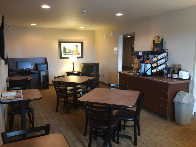 Food & Drinks 5, MainStay Suites Spokane Valley, Spokane