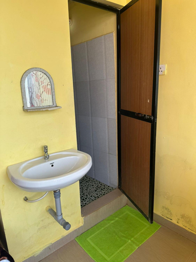 Bathroom 2, SHIV SHANKAR CAFE & BAr, North Goa