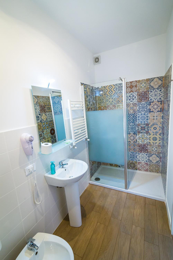 Bathroom 5, Liberty Suites, Palermo