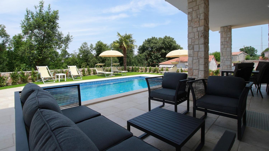 Others 4, Villa Sara, Malinska-Dubašnica