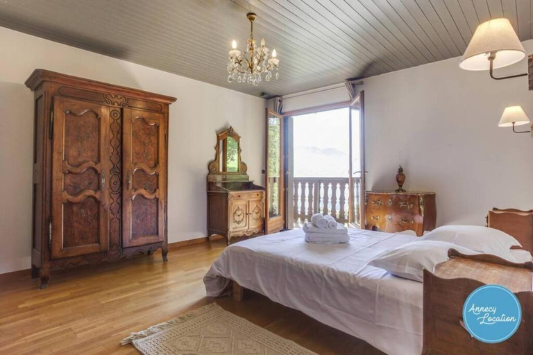 Bedroom 2, Bergerie Loft Apartment with Panoramic Lake, Haute-Savoie