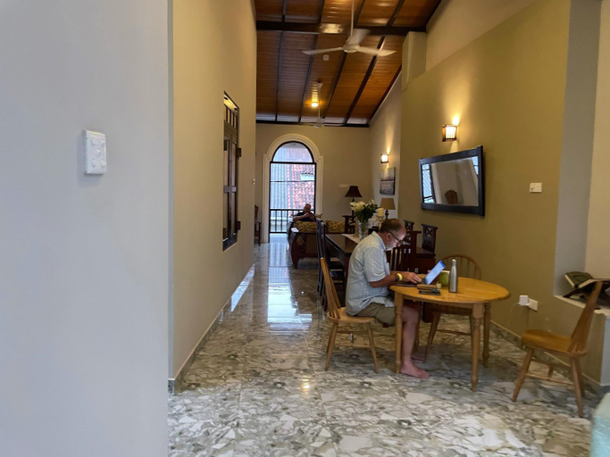 Others 5, Pearl Nest, Galle Four Gravets