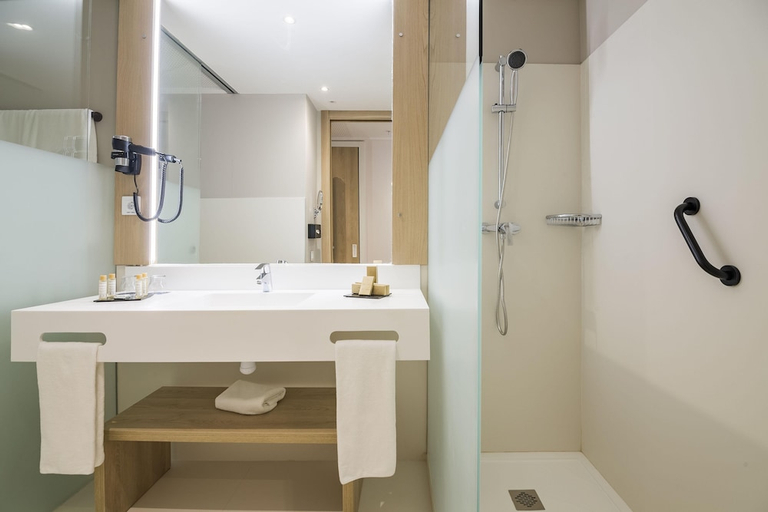Bathroom 4, ZT The Golden Hotel Barcelona, Barcelona