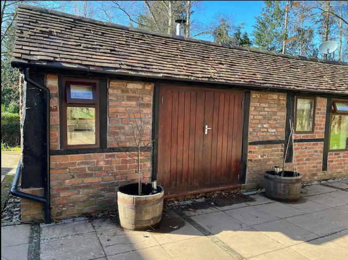 Others 5, Cottage in Jacobean Farmhouse grounds, Worcestershire