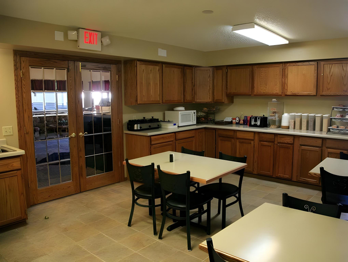 Food & Drinks 5, New Victorian Inn & Suites-Norfolk, Madison