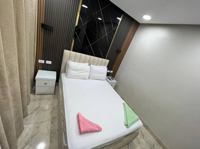 Others 4, Lucky room, 'Abdin