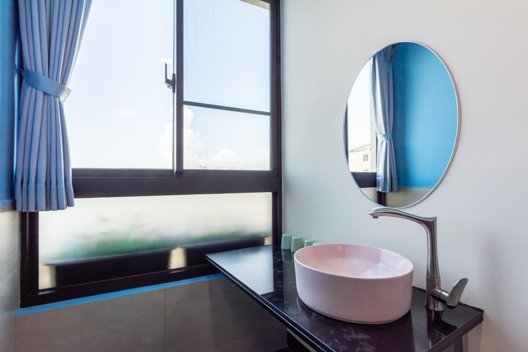 Bathroom 3, Qun Xiang Hotel, Tainan