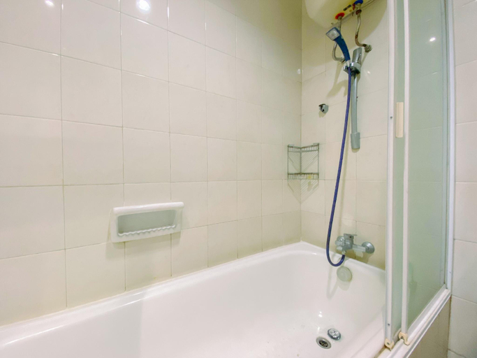 Bathroom 4, Comfort Living 3BR @Thamrin Residence By Travelio, Central Jakarta