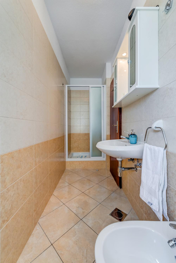 4, Villa Daniela, Okrug