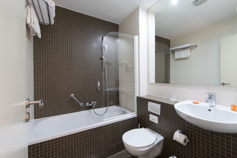 Bathroom 3, Hotel Chambord, Bruxelles