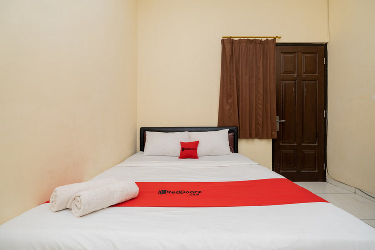 Bedroom 5, RedDoorz @ Graha 99 Simomulyo, Surabaya