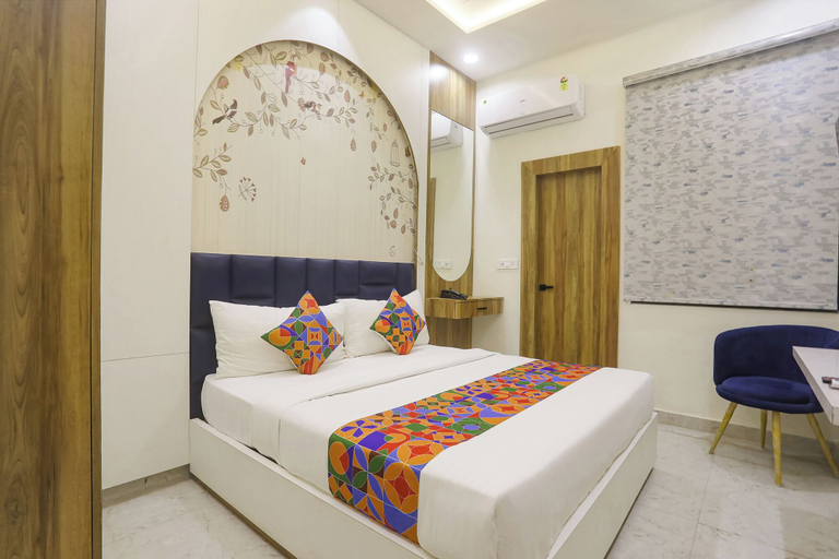 Room 5, Fabhotel Gurukripa, Mathura