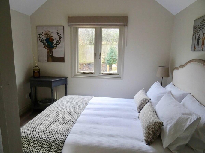 Bedroom 2, Railway Junction cottages, Hampshire