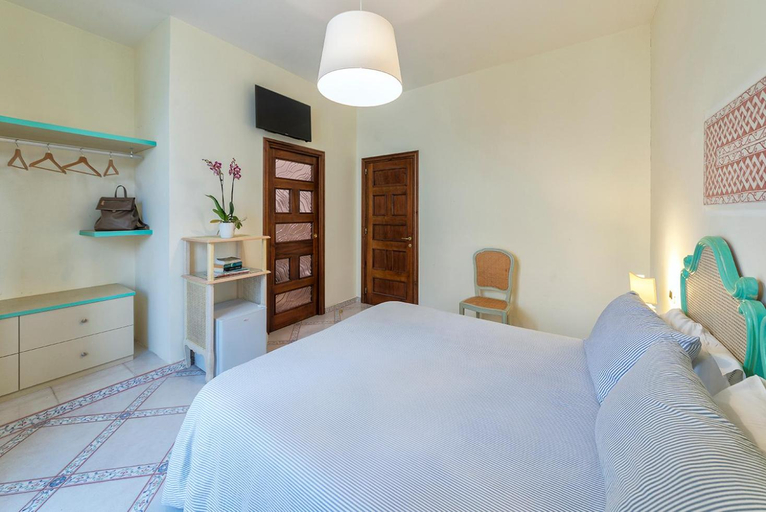 Bedroom 2, Marcantonio B&B, Napoli
