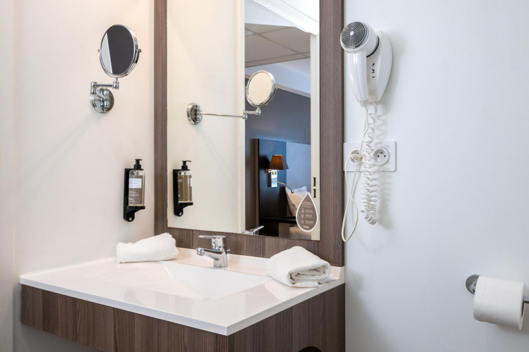 Bathroom 4, Apparthotel Odalys Rennes Lorgeril, Ille-et-Vilaine