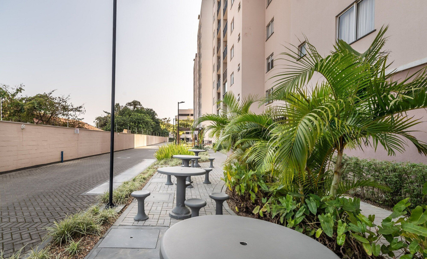 Outdoor dining, 2BR Apt w/ Pool & BBQ 210m - Csi0302, Piçarras