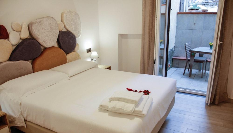 Bedroom 5, Amaltea, Salerno