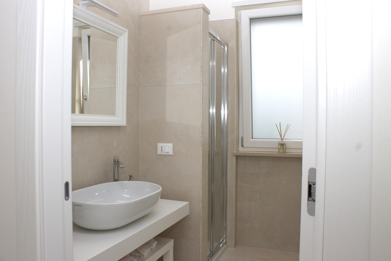 Bathroom 4, Casa Vacanze 'La Quercia', Brindisi