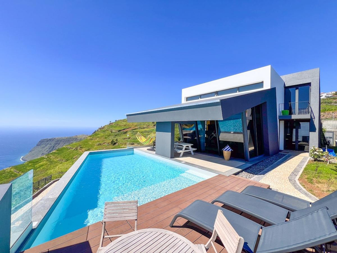 Sport & Beauty 2, Villa Leonor Cliffside Retreat., Calheta