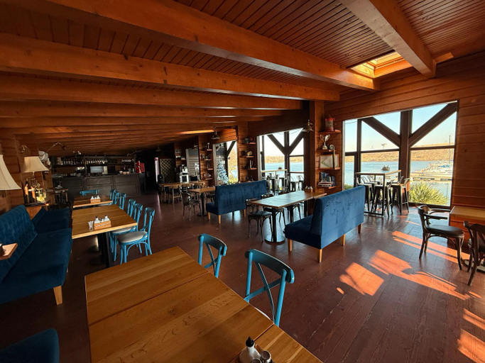 Food & Drinks 2, LifeHarbour Limanu, Mangalia