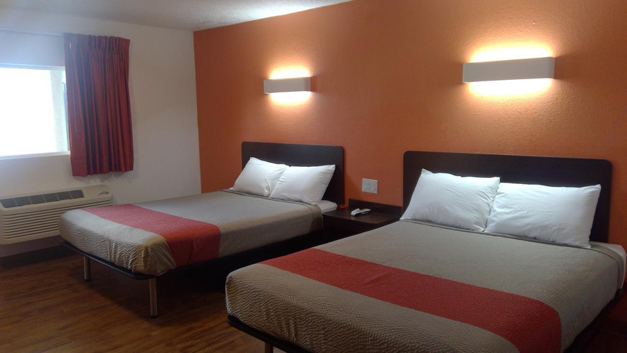 Bedroom 3, Motel 6 Clovis, NM, Curry