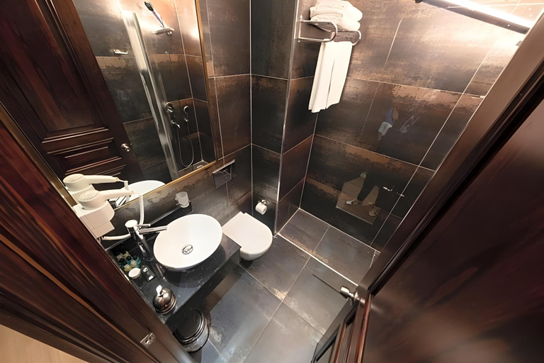 Bathroom 3, Atik Palace Hotel, Şişli