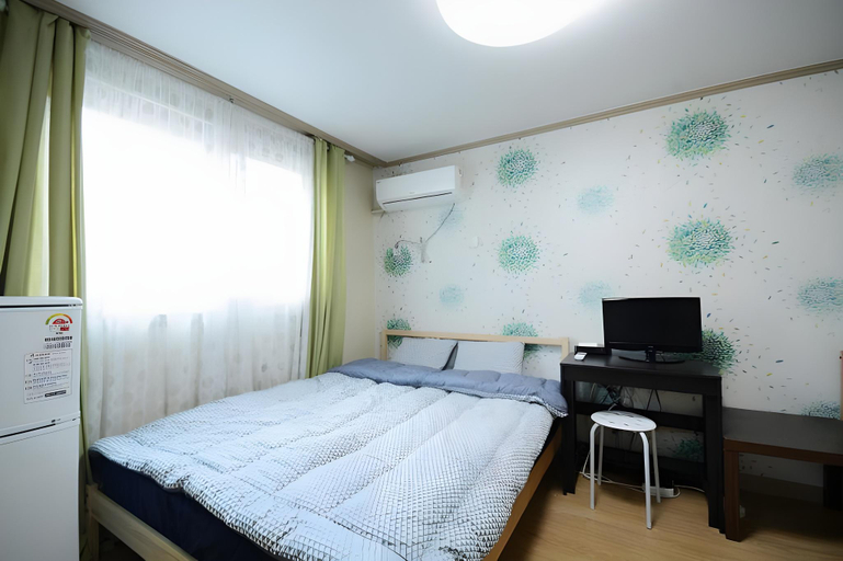 Bedroom 5, Hongdae House, Mapo
