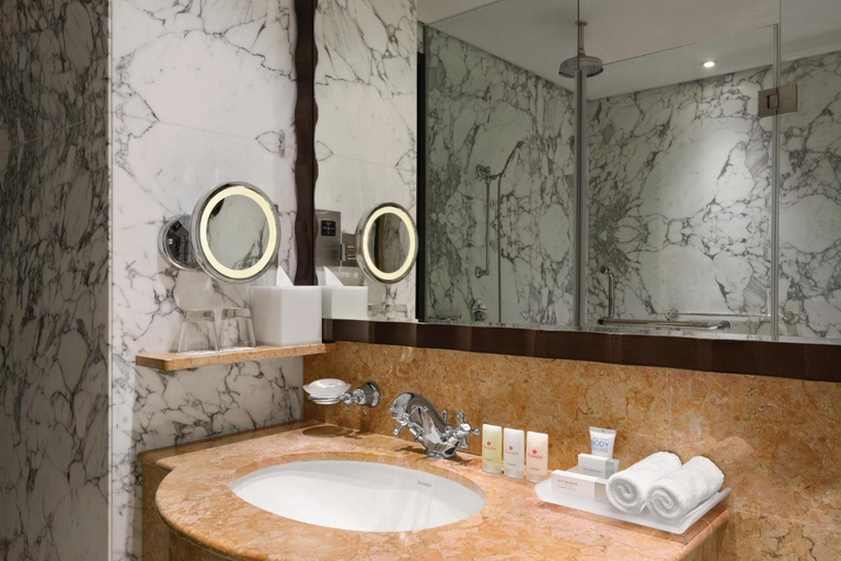 Bathroom 5, Crowne Plaza Jumeirah, Dubai