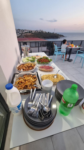 Food & Drinks 3, Ugem, Seferihisar