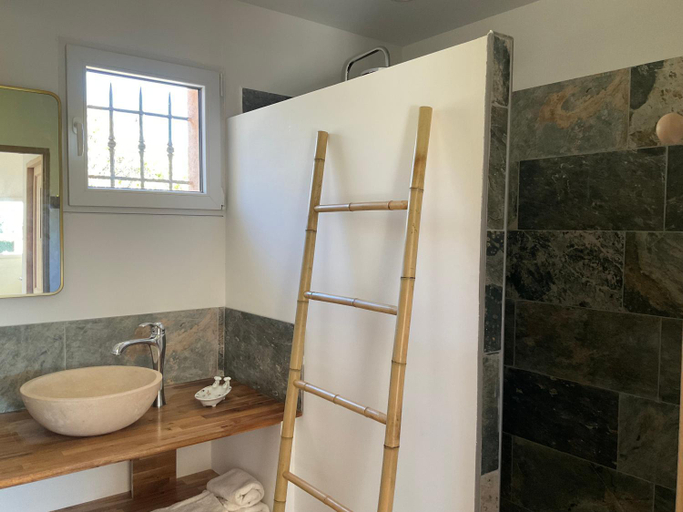 Bathroom 3, Lou jasset, Vaucluse