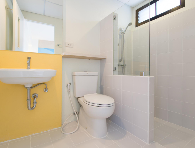 Bathroom 4, HOP INN Krabi Building A, Mueang Krabi