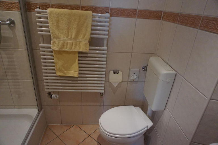 Bathroom 5, Landgasthof “Zur Alten Muhle“, Mayen-Koblenz