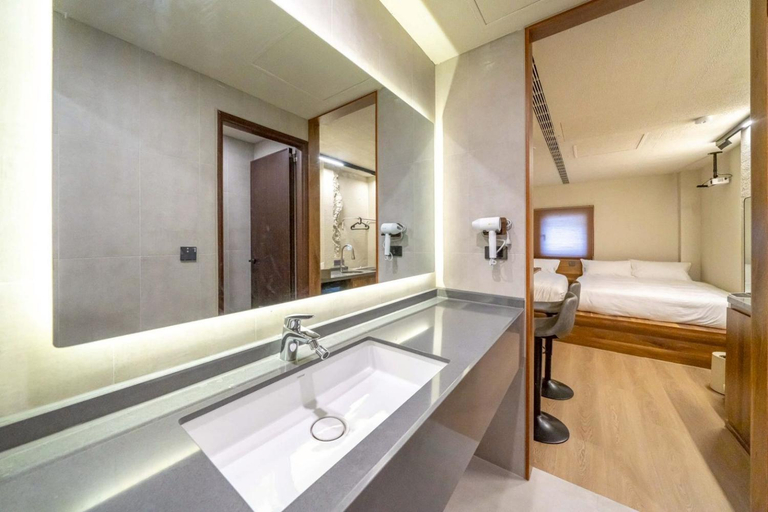 Bathroom 5, Wanna Inn, Tainan