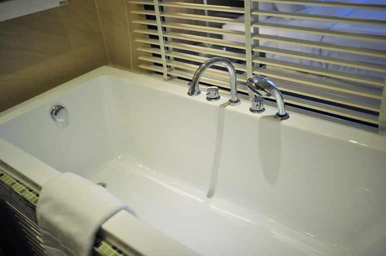 Bathroom 4, Woraburi Pattaya Resort And Spa, Pattaya